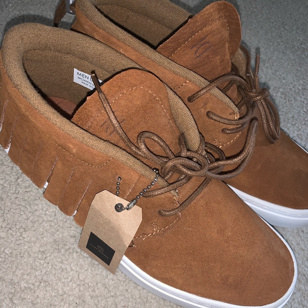 NWT suede fringe low top sneaker